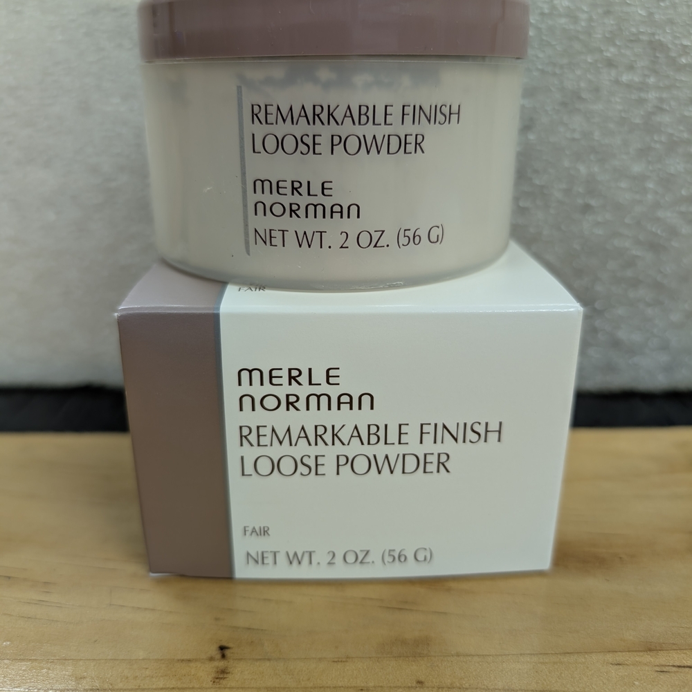 Merle Norman Remarkable Finish Loose Powder - Fair Shade